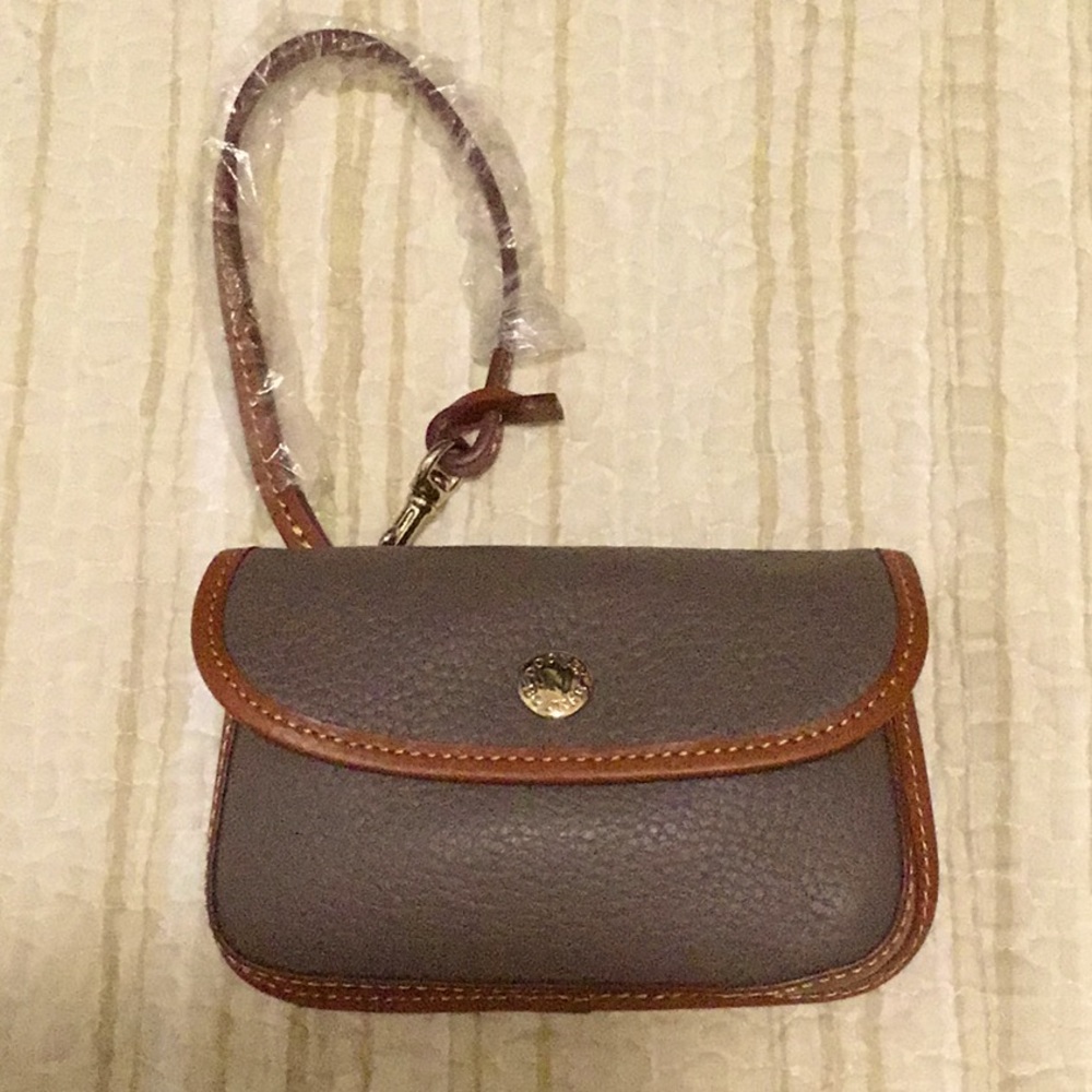 Dooney & Bourke Elephant Gray Pebble Grain genuine leather Wristlet Pouch Wallet